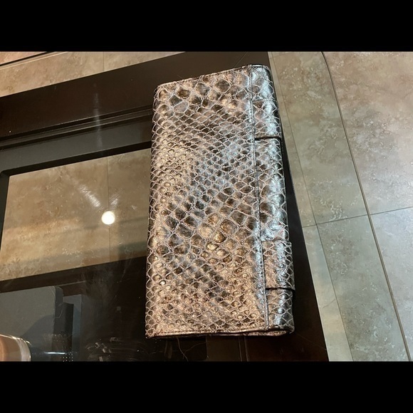 Elite Models Fashion Silver Crocodile Embossed Clutch - Picture 5 of 10